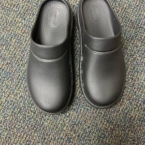 OOFOS Women's Black Clogs